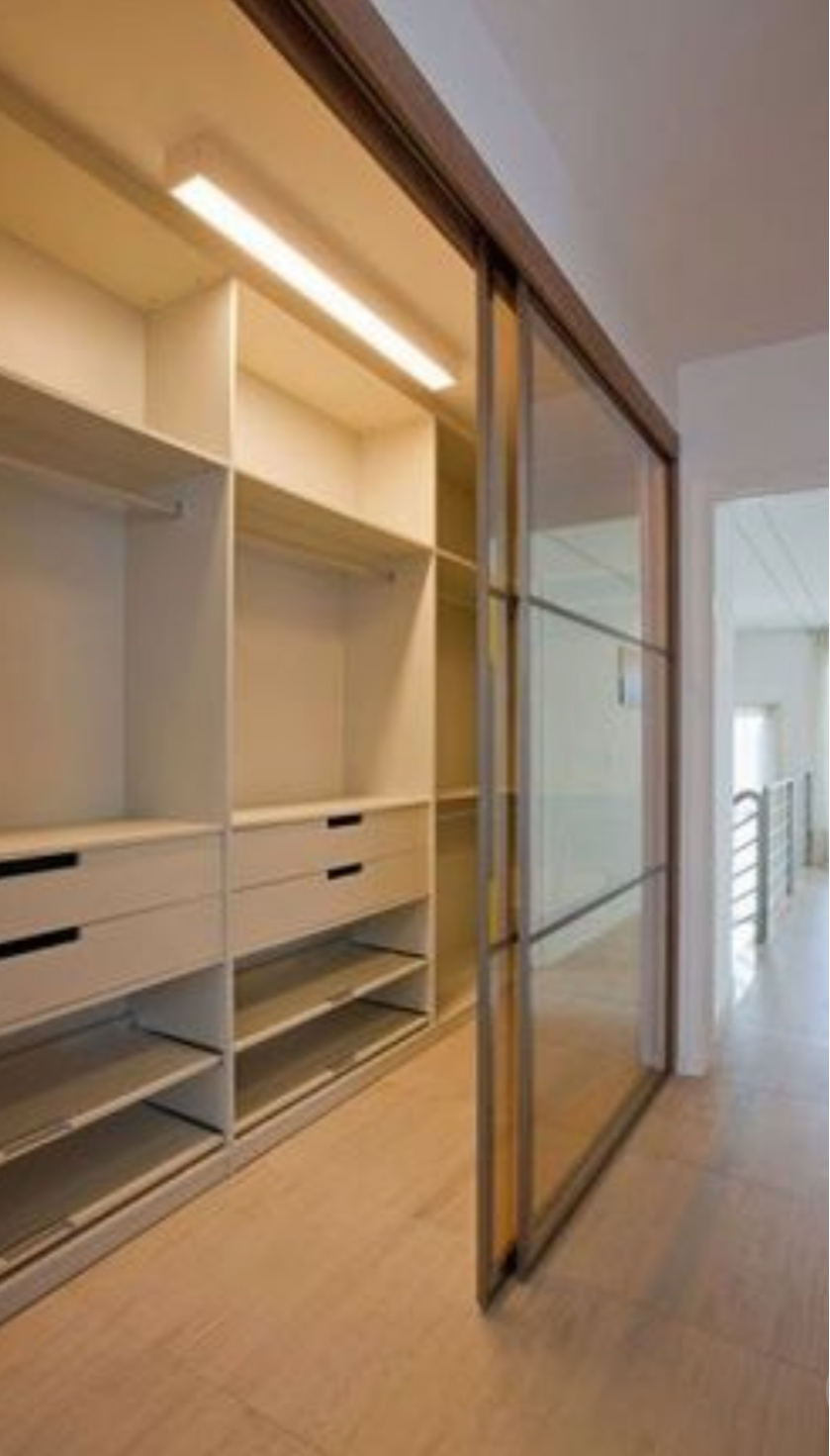 Линейная гардеробная комната с дверями купе Балашиха