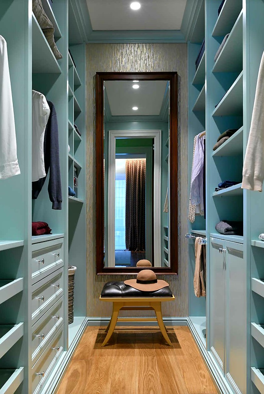 Параллельная гардеробная комната с большим зеркалом Балашиха