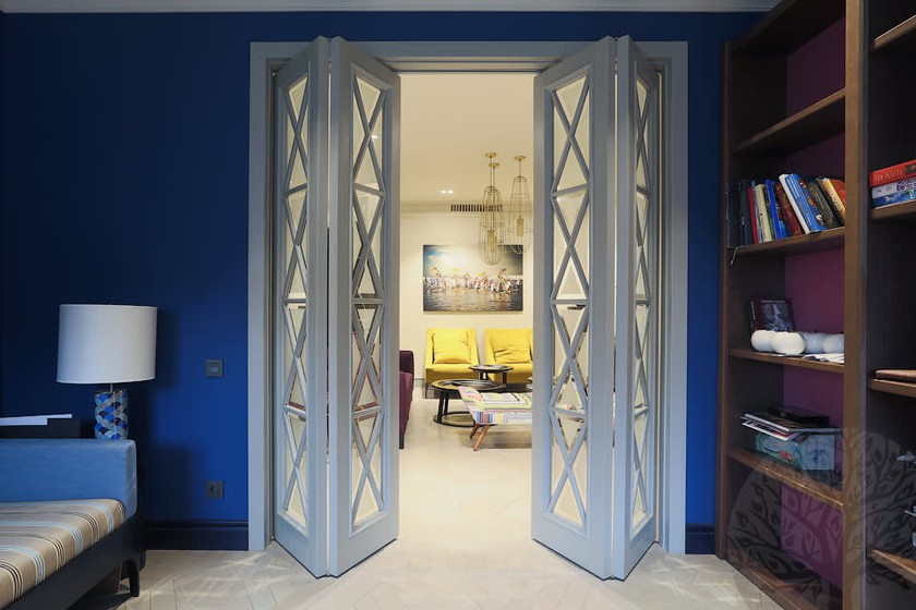 Двери гармошка  для гостиной со стеклами с разделителями Балашиха