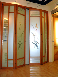 Двери гармошка с матовым рисунком цветок Балашиха